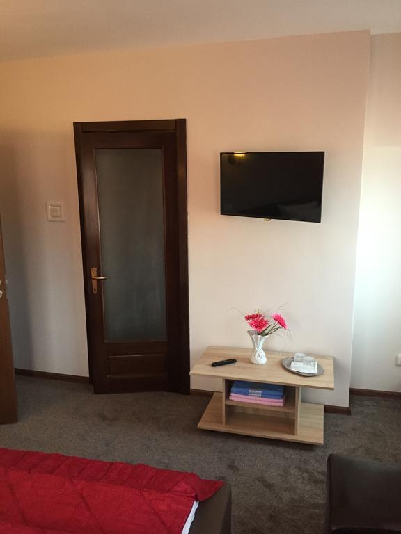 Pensiunea Flora Piatra Neamţ Buitenkant foto