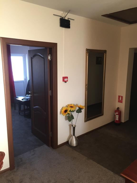 Pensiunea Flora Piatra Neamţ Buitenkant foto
