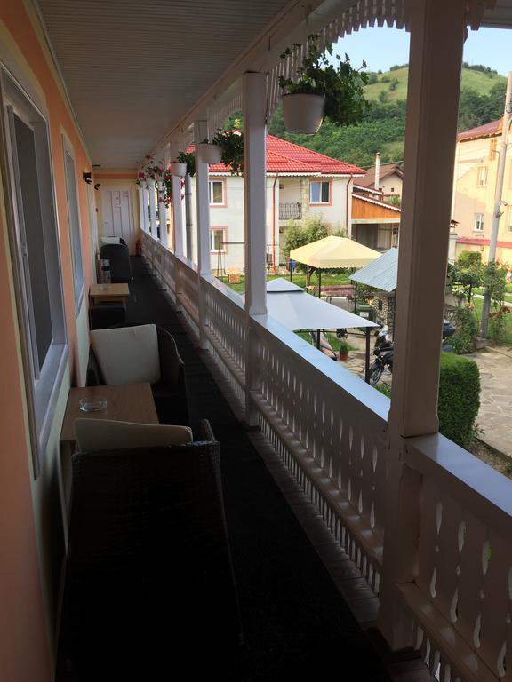 Pensiunea Flora Piatra Neamţ Buitenkant foto